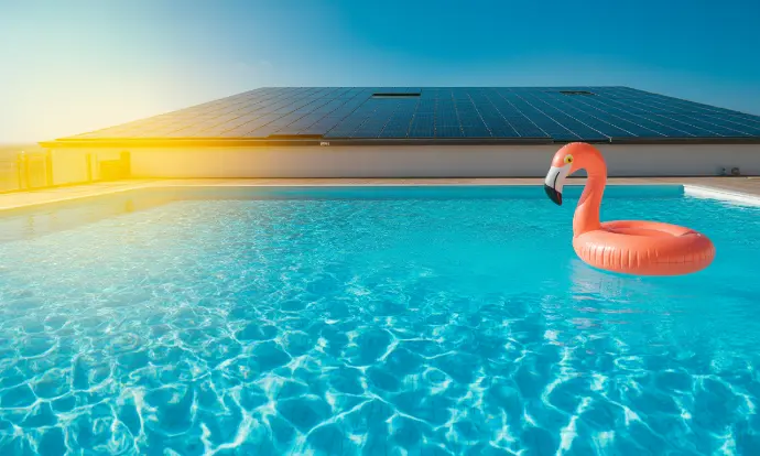 Slimme zwembadverwarming geïntegreerd met zonnepanelen en warmtepomp