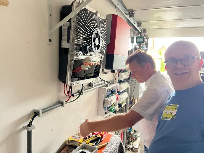 installatie slimme sturing met slimme omvormer